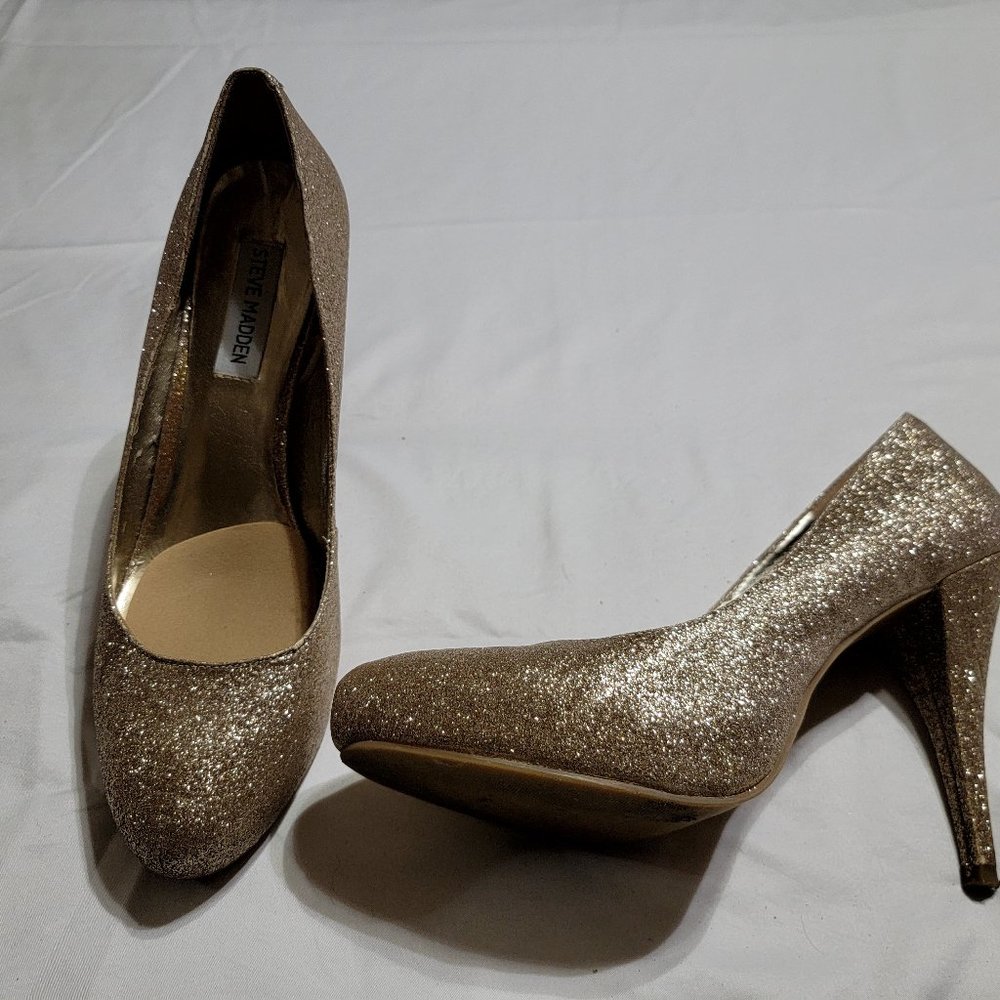 Sparkly champagne gold Steve Madden pumps, size 10